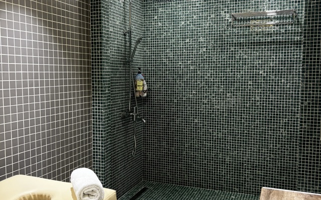 King Plaza Hotel