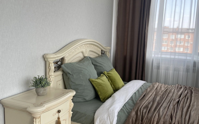 Квартира Просторная на Курсантов Кировцев