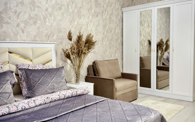 Lyuks V Tsentre Flat