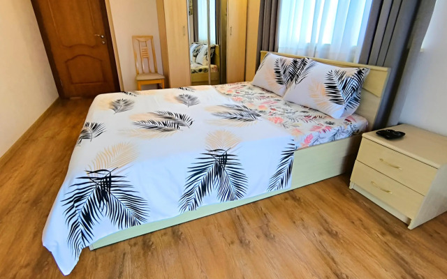 Trekhkomnatnaya na Beregu Morya Flat