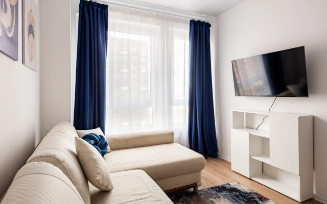 Uyutnaya evrodvushka s bol'shim divanom Flat