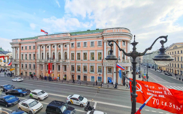 Апартаменты Невский 18 Николь и Мишель 1