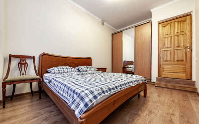 Ulitsa Belyakova 1a Private House