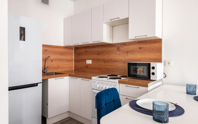 Uyutnaya evrodvushka s bol'shim divanom Flat