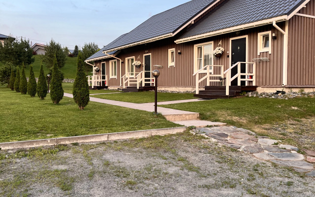 Частный дом у реки