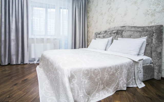 3-bedroom on Derzhinskogo Avenue 22 Center Apartments