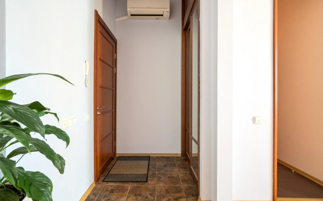 U Tavricheskogo Sada Flat