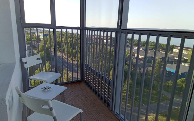 Uyutnaya yevrodvushka s vidom na Onezhskoye ozero Flat