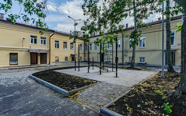 Kremlin Yellow Blue Flat