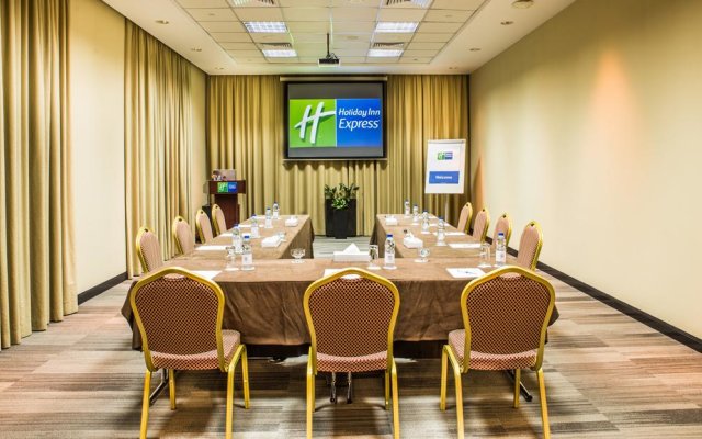 Holiday Inn Express Dubai Jumeirah an IHG Hotel (Travel Agency)