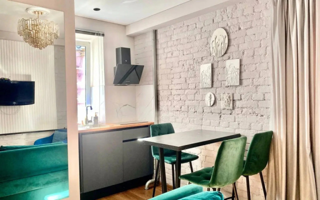 Paradeaparts na Pervomayskoy 13A 1 Apartments