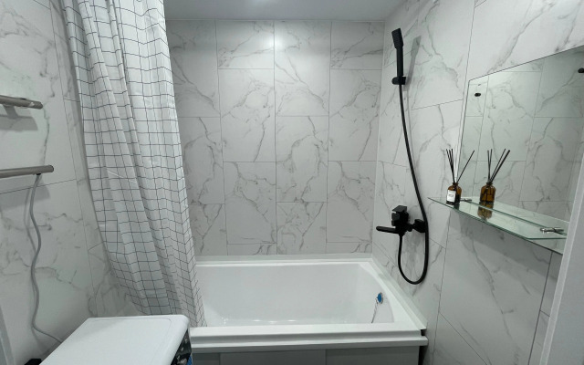 Квартира 4-х комнатная на 10-х у пляжа с озером