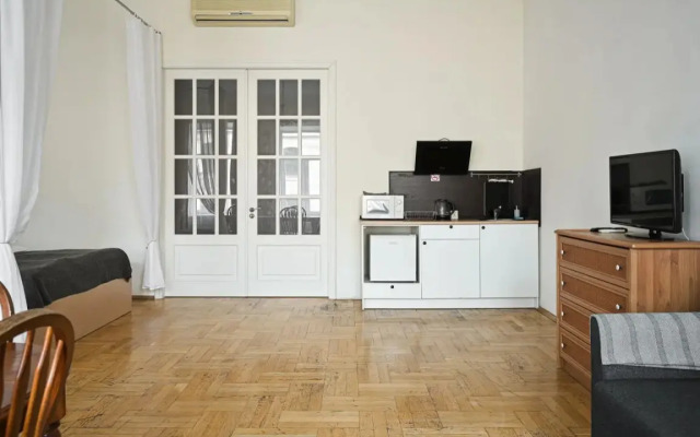 1912 U Anichkova Mosta №1 Apartments
