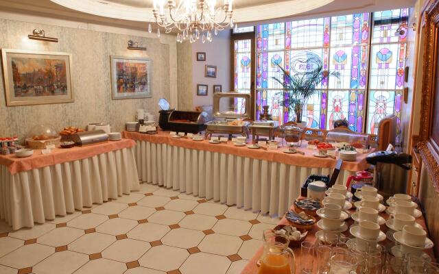 1913 Year Hotel