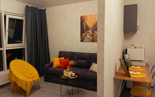 Квартира с панорамными окнами с видом на озеро