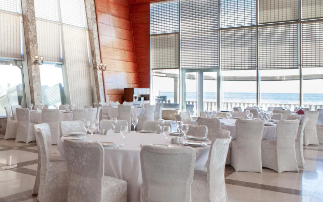 Hotel Ramada By Wyndham Baku