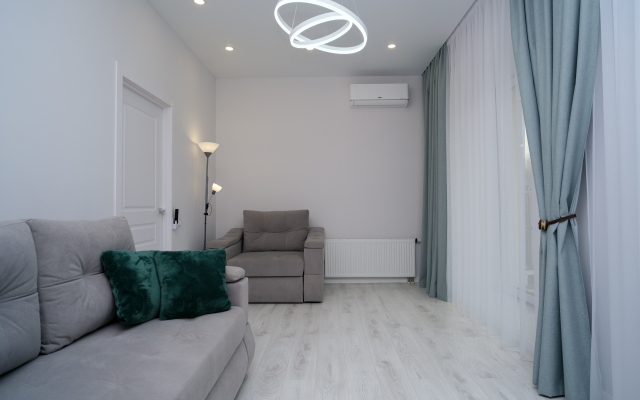 2-Kh Komnatnaya S Terrasoy V Istoricheskom Tsentre Kazani Flat