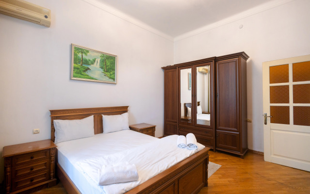 Dvukhspalnaya S Gostinnoy Komnatoy Na Torgovoy k5 Flat