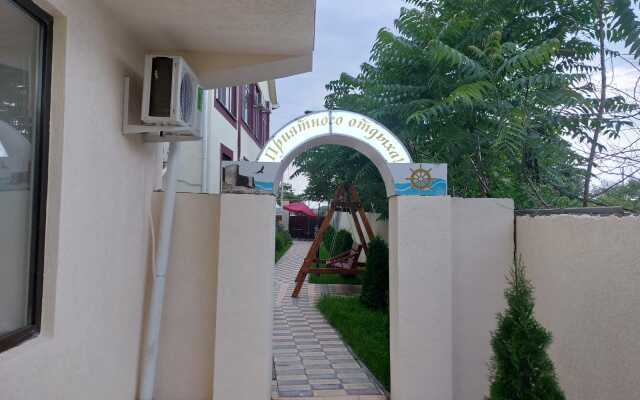 Отель Адмирал