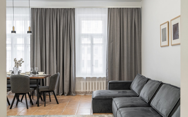 Tryokhkomnatnaya V Tsentre Moskvy Na Tverskoy Flat
