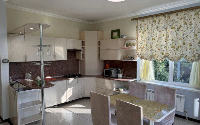 555 Dvukhetazhny S Terrasoy I Mangalom Private House