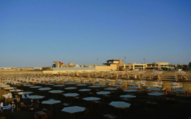 Golden Beach By Sham Baku Hotel
