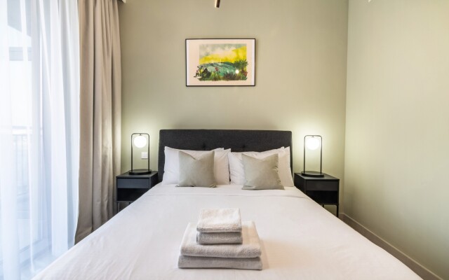 Апартаменты Bright 2BR, Top tower Creek Rise