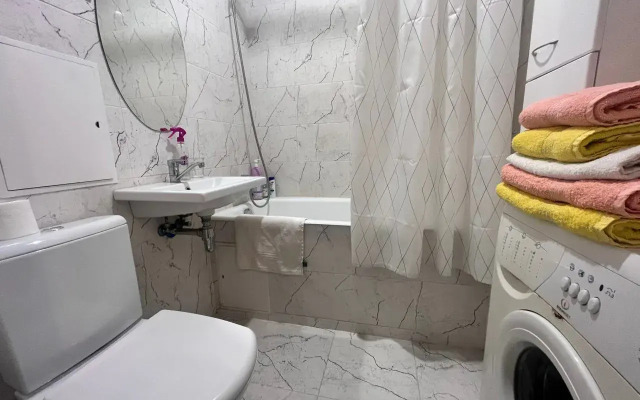 Vozle Tsuma, Metro Ploschad Kolasa Apartments