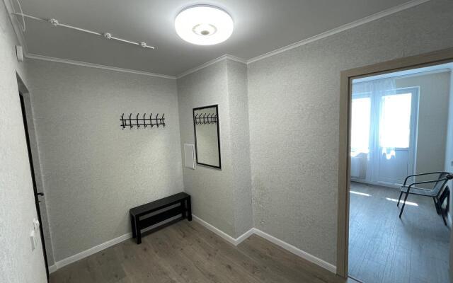 S 2 Komnatami Na 16 Etazhe Apartments
