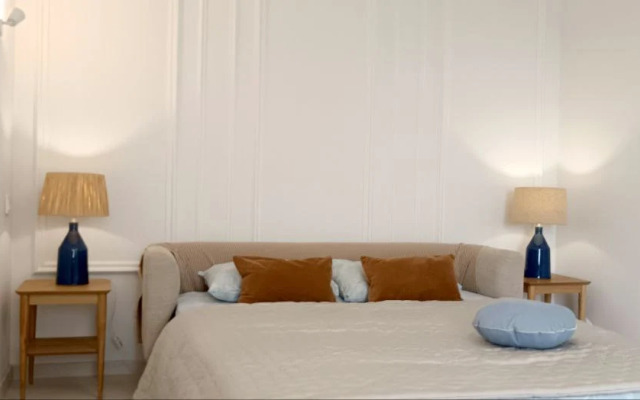 Апартаменты у Мирожского монастыря