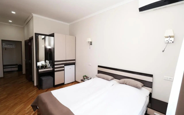 Tigran Mets Hotel