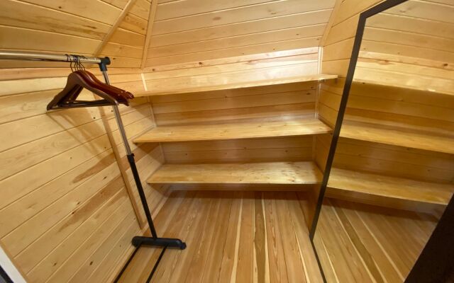 V Kedrovoy Rosche Guest House