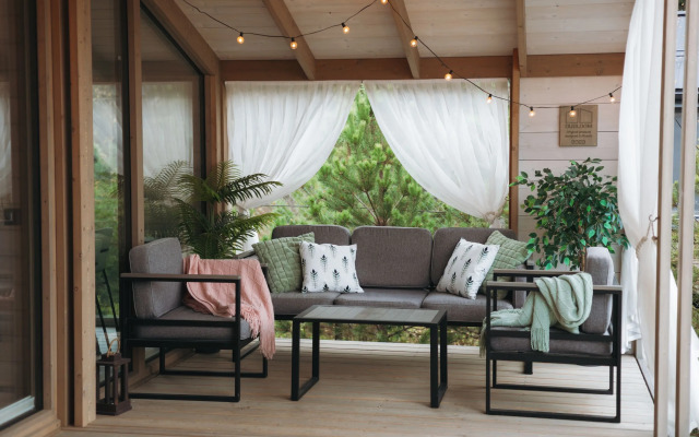 Частный дом с баней бочкой у воды и леса