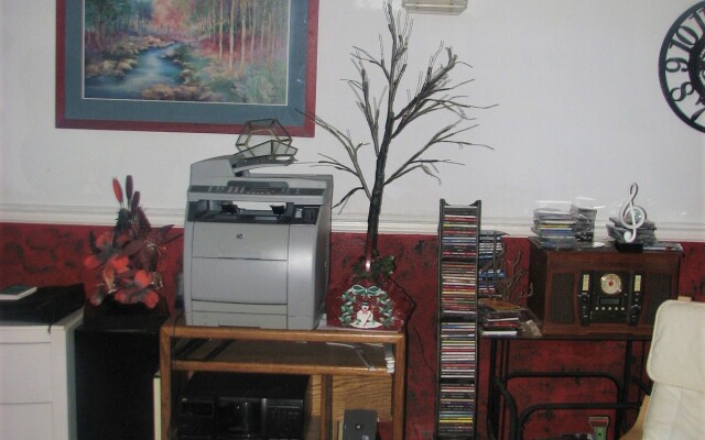 Bob Cinciruk Mini-Hotel