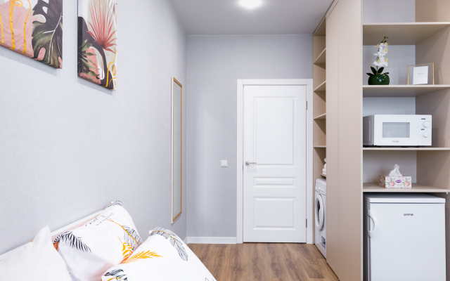 Sovremennaya studiya dlya dvoikh vozle  Ekspo-grad Flat