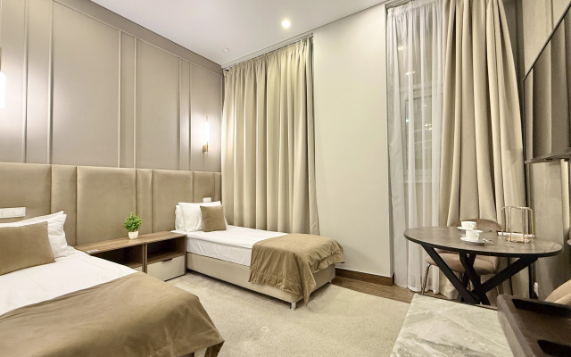 Клуб Отеля Миррор