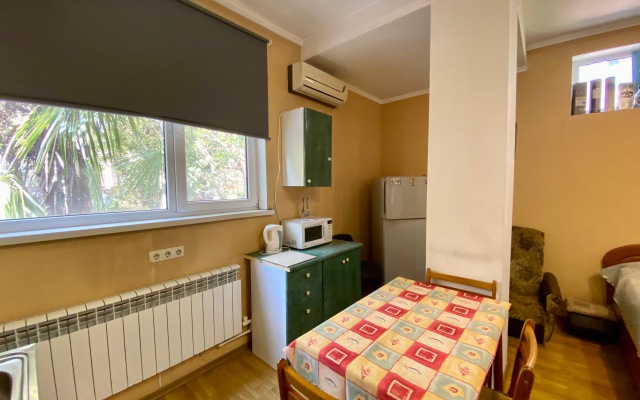 Апартаменты Статус на Кирова 10 в Ялте 2