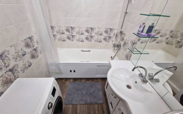 U Pushkinskogo Teatra Tsentr Flat
