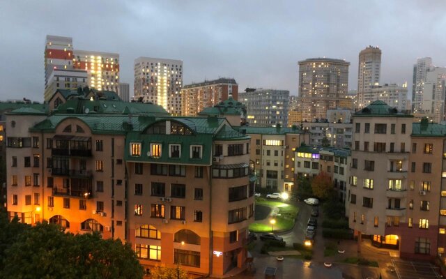 Alis Na Molodyozhnoy Apartaments