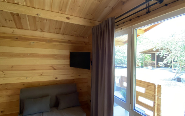 Domiki Lastochka Chalet