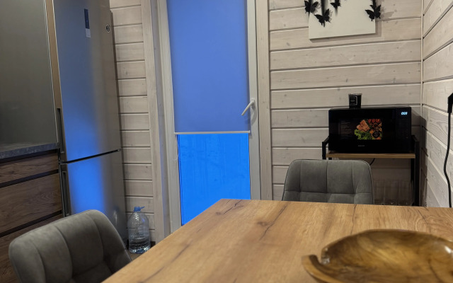 Частный дом на поляне