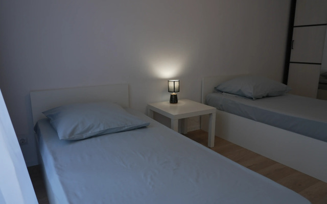 Kompaneyskiy Menkeyv Flat