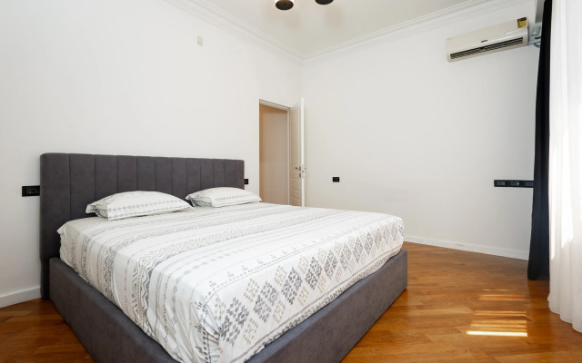 3-K Kvartira na Prospekte Sayat-Novy Flat