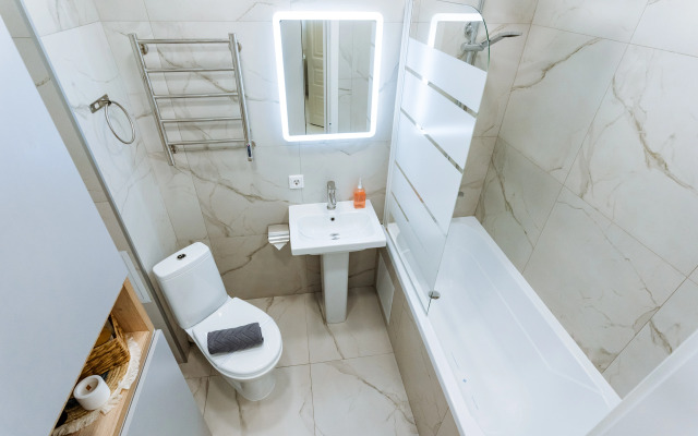 Uyutnye Apartamenty V Tsentre S Prekrasnym Servisom Flat