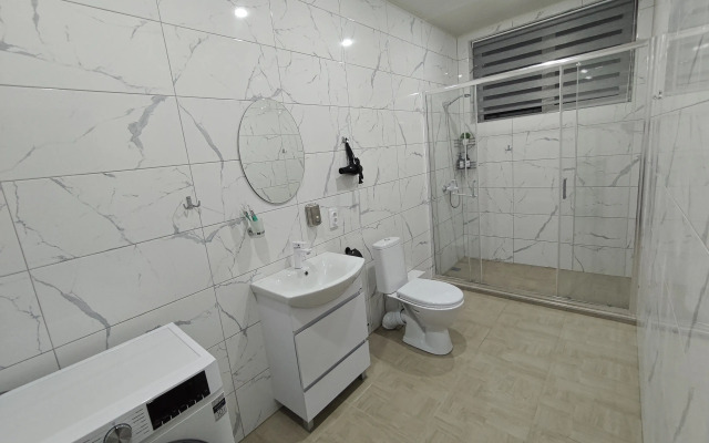 Na Krasnoy Armii 136/2 Apartments