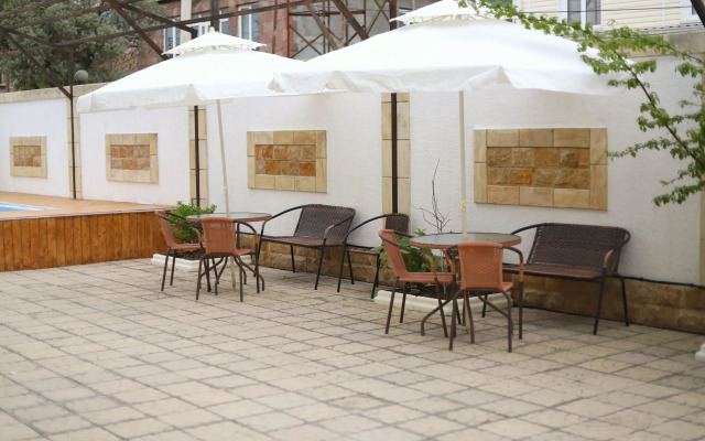 Golden City Hotel