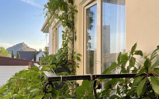 Nikol Guest House