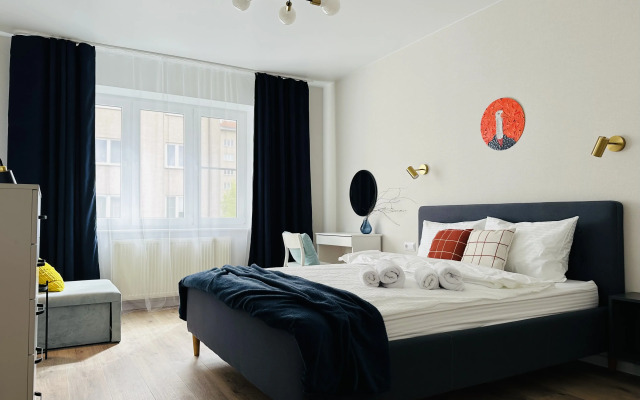 Orange Rimskaya Flat