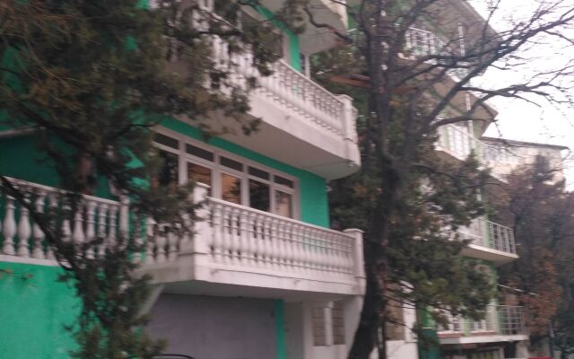 Na Maratovskoy Apartments