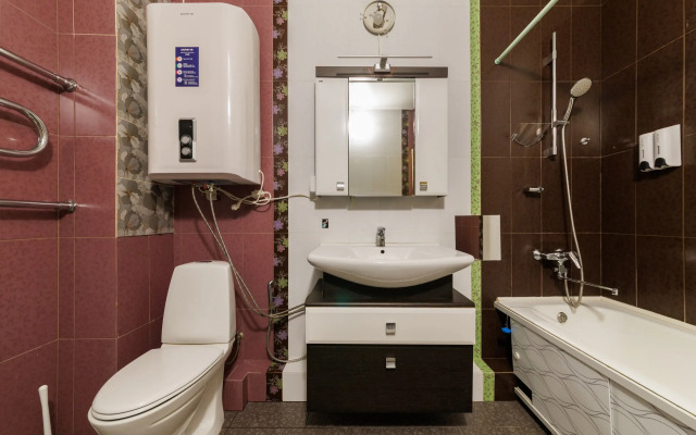 S 3 Spalnyami Na Moiseenko 5 - 8 Chelovek Apartments